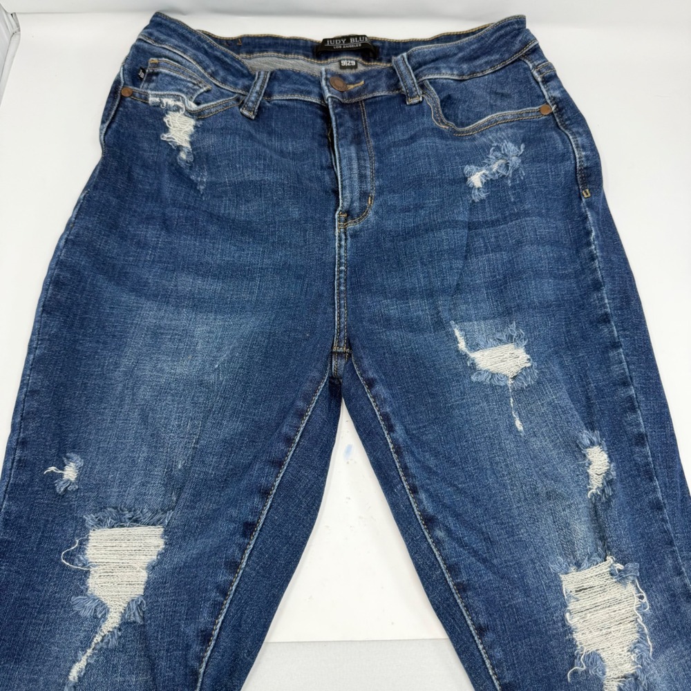 Judy Blue Capri Fit Distressed Medium Wash Denim Jeans JB88211 Size 9/29 - Picture 2 of 14